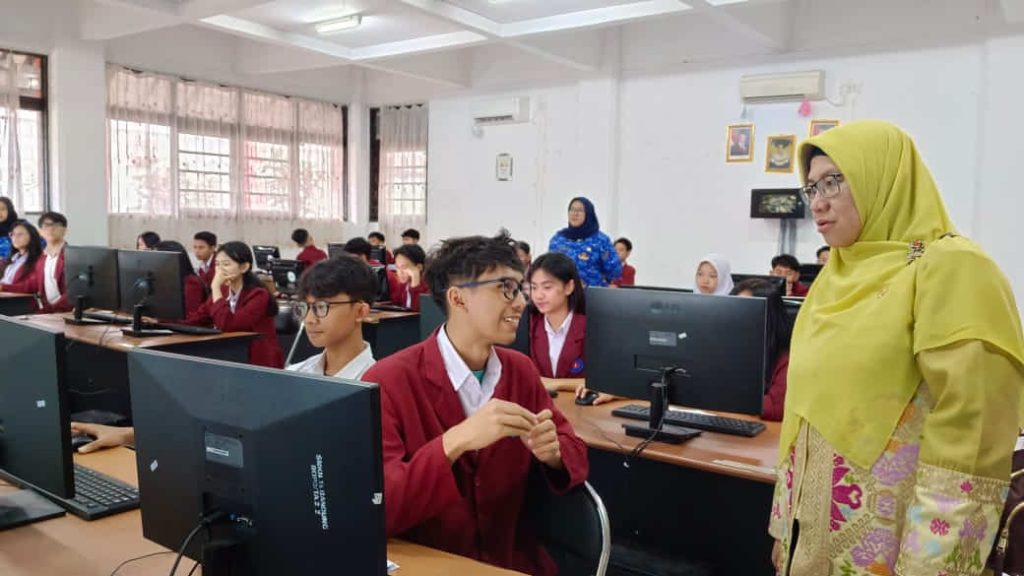 Anggota Komisi X DPR RI Ledia Hanifa Minta Segera Atasi Kendala TKA Hari Pertama