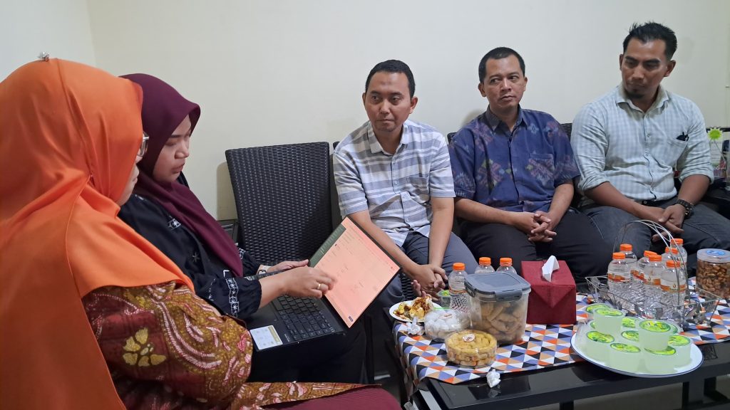 Sejumlah dosen menyampaikan aspirasi kepada Komisi X DPR RI, Leida Hanifah Amalia soal karier.