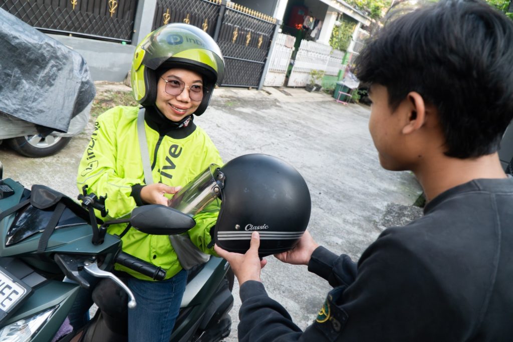 Perjuangan Perempuan Kartini di Balik Kemudi